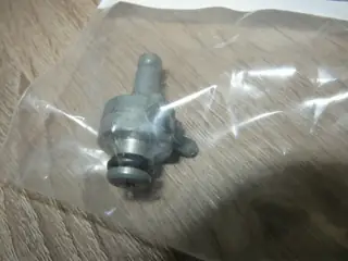 Yamaha Ölspritzdüse GTS1000 FZR1000 YZF1000R oil nozzle 2TK-15105-00 Original