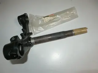 Yamaha Gabeljoch XZ550 fork under bracket Original NOS
