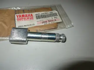 Yamaha Bremsschlüssel hinten TR1 XJ550 Rear Brake Cam Shaft XZ550 XV535 XV750 XV1000 XV1100 XVS650 4H7-25351-00 Original NEU
