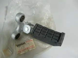 Yamaha Fussraste Fußraste vorne links FJ1100 FJ1200 front footrest left Original