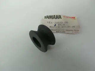 Yamaha Gummihülse Heckfender XT500 SR500 DS7 YR2 RD250 RD350 RD400 damper rear fender 1E6-21639-00 Original