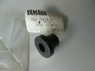Yamaha Gummibuchse für Lenkerhalter XT500 DT250MX YZ250 1E6-23434-00 Original