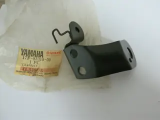 Yamaha Blinkerhalter vorne links DT80 LCI flasher stay LH 17F-83318-00 NEU