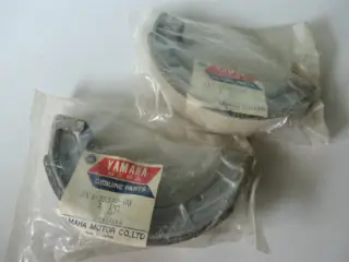 Yamaha Bremsbacken hinten IT250 YZ250 IT400 IT425 YZ400 YZ465  BRAKE SHOE 2X4-25330-00 Original