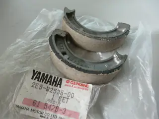 Yamaha Bremsbacken PW50 brake shoe kit 2E9-W2535-00 original NOS