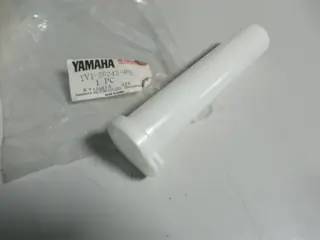 Yamaha Gaszug Führungsrohr Gasgriff AS3 RD50 DX RD50M DT50M TY50M YDS5 HT1 FS1 DX throttle guide 1V1-26243-00 Original NEU