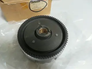 Yamaha Kupplungskorb YAS3 AS3 RD125 DX TA125 clutch basket original NEU