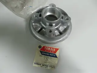 Yamaha Kettenradträger Hinterrad Nabe RD50 DX PW80 RS100 FS1 DX FS50 HUB clutch 296-25366-01 NEU