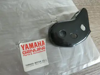 Yamaha Blinkerhalter vorne links DT80 MX flasher stay 5J1-83318-00 Original NEU