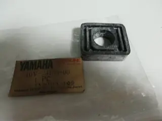 Yamaha Tankbefestigung Gummi DT80 LCI DT125 LC damper locating Original 10V-24183-00 NOS