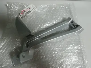 Yamaha Sozius Fußraste Fussraste rechts YZF-R125 MT125 rear footrest NEU