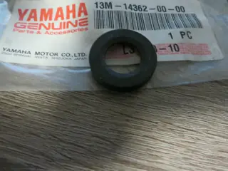 Yamaha Vergaserdichtung Ansaugstutzen RD50MX Typ 13M insulating bush 13M-14362-00 Original NEU
