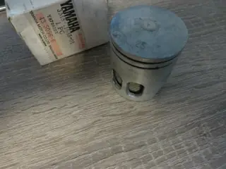 Yamaha Kolben RX80 SE CV80 Beluga Übermaß 0.25mm 3M8-11635-01 3M8-11635-01 Original