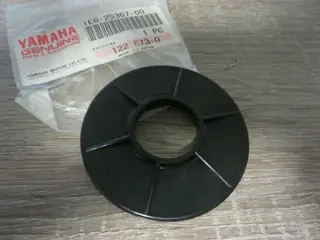 Yamaha Staubdeckel Kettenradträger XT500 SR500 DT400 MX dust cover 1E6-25367-00 Original
