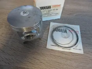 Yamaha Kolben Satz DT175 MX Standart piston kit 2A7-11631-00-96 und 2N5-11610-00 Original NEU
