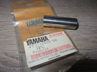 Yamaha Kolbenbolzen RD500 DT125 piston pin 4Y2-11633-00 original Neu
