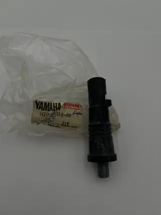YAMAHA STUTZE, BLINKER 1 XJ900 XS400 XJ550 (STAY, FLASHER 1) 4G0-83318-00 NEU ORIGINAL