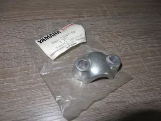 Yamaha Klemme Vorderachse XS1 XS2 RD250 RD350 RD400 TX500 XS500 306-23167-60 ORIGINAL
