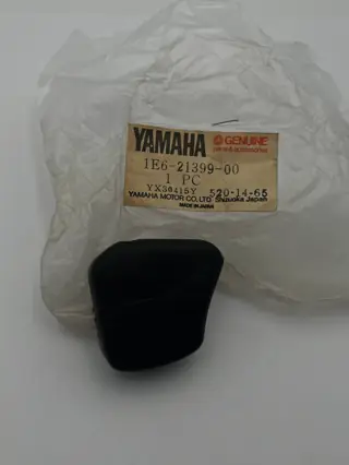 YAMAHA KAPPE, WERKZEUGKASTEN XT500 CAP, BATTERY BOX 1E6-21399-00 ORIGINAL NEU