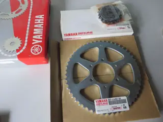 Yamaha Kettensatz XT350 chain kit Original NEU