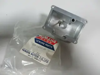 Yamaha Schwimmerkammer YR3 R3 float chamber Original NOS