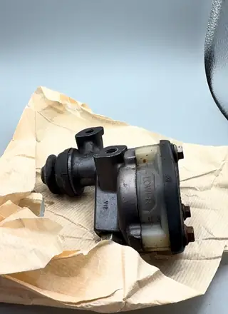 Yamaha Hintere Hauptbremszylinderbaugruppe Rear Master Cylinder Assy für XS750, XS850 – 1J7-25850-52 – Foto 4