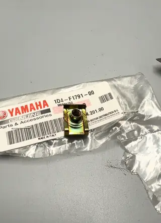 Yamaha Klemme 1 für DT50R, DT50RSM, XT125R, XT125X – 1D4-F1791-00 – Foto 2