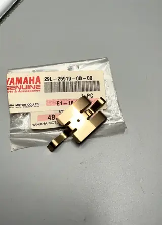 Yamaha Stutze bremsbelagplatte / Pad Spring Caliper für DRAGSTAR 1100 CLASSIC, FZ600 – 29L-25919-00