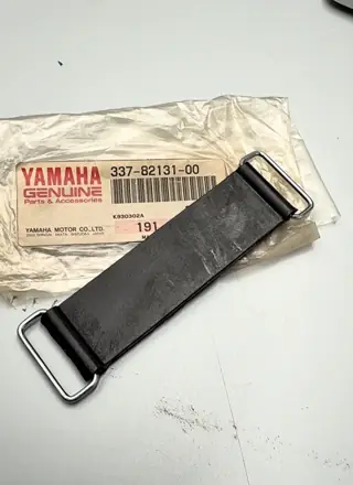 Yamaha Batteriehalteband / Band Battery für FJ1200, FJ1200 CA, FJ1200A, FZR750R – 337-82131-00 – Foto 3