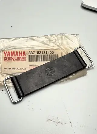 Yamaha Batteriehalteband / Band Battery für FJ1200, FJ1200 CA, FJ1200A, FZR750R – 337-82131-00 – Foto 2