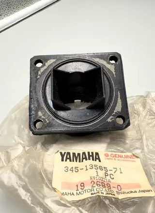 Yamaha Vergaser-Verbindungsstück / Joint Carburetor für RD250, RD350, RD400, YT175K – 345-13565-71 – Foto 4