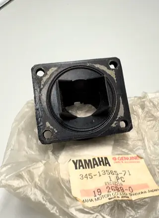 Yamaha Vergaser-Verbindungsstück / Joint Carburetor für RD250, RD350, RD400, YT175K – 345-13565-71 – Foto 3