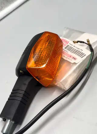 Yamaha Hinterer Blinker komplett. 2 für YBR125 – 3D9-H3340-00 – Foto 2