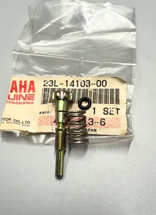 Yamaha GASSCHIEBER-EINSTELLSCHRAUBENSATZ / Throttle Screw Set für AG100F, DT80LC – 23L-14103-00