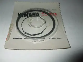 Yamaha Kolbenringe RD250 Übermaß 0,75mm Piston Rings 1A0-11610-30 Original Neu