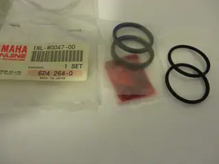 Yamaha Bremssattel Dichtungssatz TRX850 TDR250 TDM850 FJ1200 XJR1200 FZR1000 1NL-W0047-00 Caliper Seal Kit