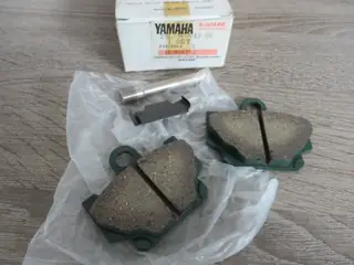 Yamaha Bremsbeläge RD350 RD80LC RD125 LC XJ650T XZ550 XT600 XV500 XS400 29L-W0045-10  Original