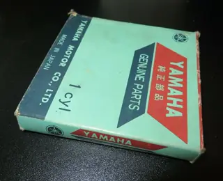 Yamaha Kolbenringe RD250 (1973-1975) Übermaß 1,00 mm Piston Rings 361-11610-42 Original Neu
