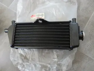 Yamaha Kühler rechts YZ250 (96-2001) WR250 Z (97-98) Radiator RH Original NEU