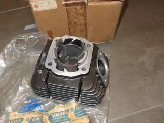 Yamaha Zylinder links DS7 left cylinder 280-11311-01 Original NOS