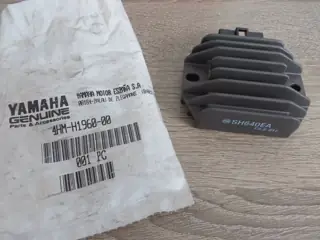 Yamaha Gleichrichter Spannungsregler YP125 Majesty MBK Skyliner X-Max YZF-R125 4HM-H1960-00
