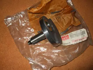Yamaha Kurbelwelle Wange YZ80 Rechts Crankshaft Right  4ES-11422-00 Original NEU