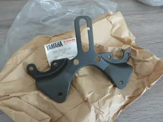 Yamaha Instrumentenhalter Tachohalter SR250 bracket meter 3Y8-83519-00 Original Neu