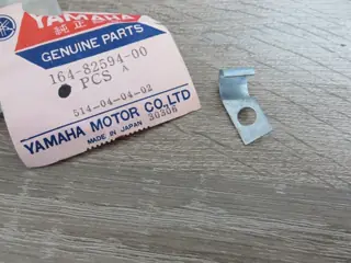 Yamaha Schlauchführung DS7 RD250 RD350 R5 Klammer Schelle clamp NOS