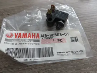 Yamaha Bremslichtschalter RD500 FJ1200 XJ600 FZR600 FZR1000 RD350 SRX600 V-MAX FZX750