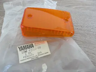 Yamaha Blinkerglas hinten FJ1100 XJ600 XJ750 XJ900 rear flasher lens 11M-83312-00 Original Neu