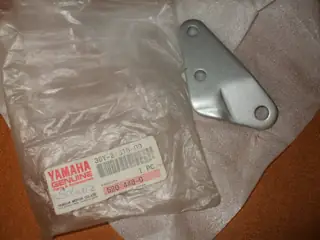 Yamaha Stütze Motor Motorhalter rechts FJ1100 FJ1200 stay engine 36Y-21316-00 Original NEU