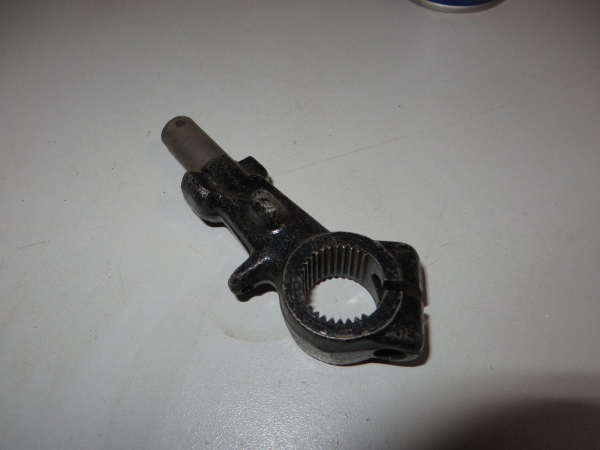 Yamaha Fußrastenhalter links XT500 TT500 left footrest NOS  Original Ersatzteil – MG-Teileshop