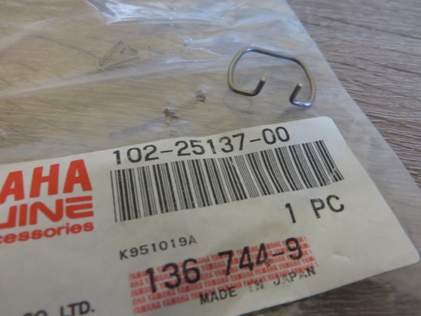 Yamaha Befestigungsspange für Tachowelle LB50 LB80 Chappy LB3-M LB3-80 Bop 102-25137-00 Original 102-25137-00 Original Ersatz