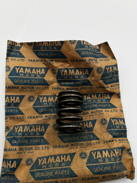Yamaha FEDER, VENTIL AUSSEN XS250 XS400 SPRING, VALVE OUTER 1L9-12114-00 ORIGINAL NEU 1L9-12114-00 Original Ersatzteil – MG-T